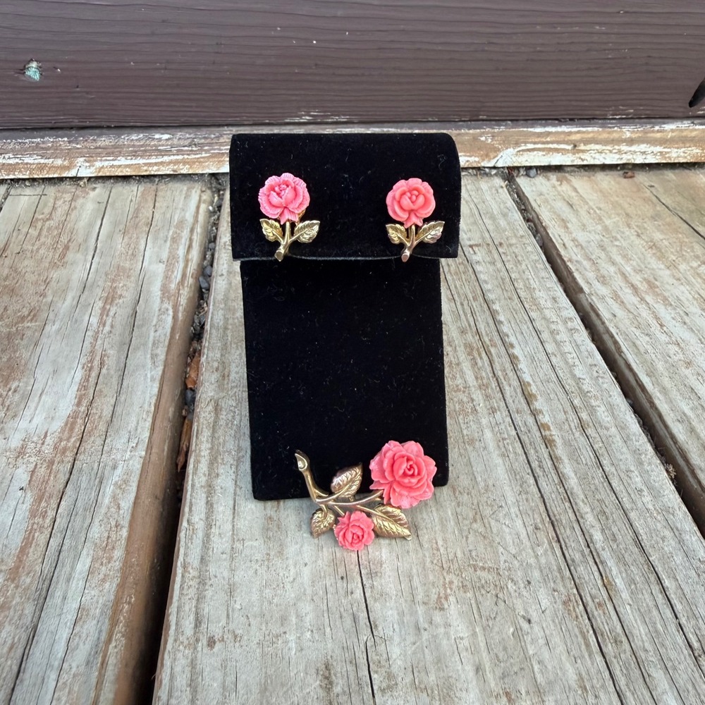Vtg JJ Jonette Jewelry Pink Rose Brooch Clip Earrings Set Gold Tone Demi Parure